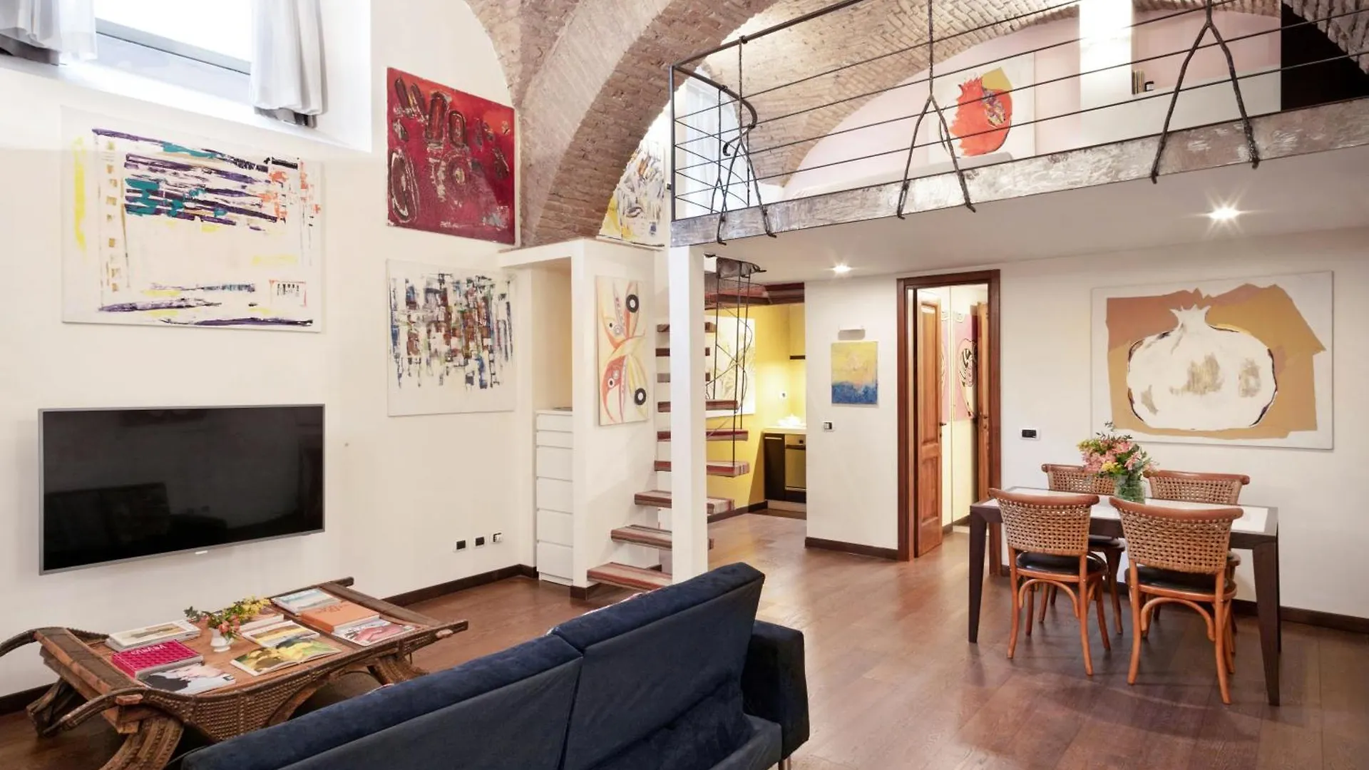 Trasteverehome - Artists Loft With Private Parking In Trastevere Rome